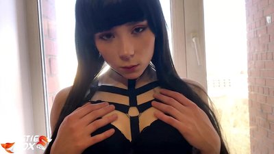 Hot Brunette suckelt déif a sensibel gefuckt fir Suen